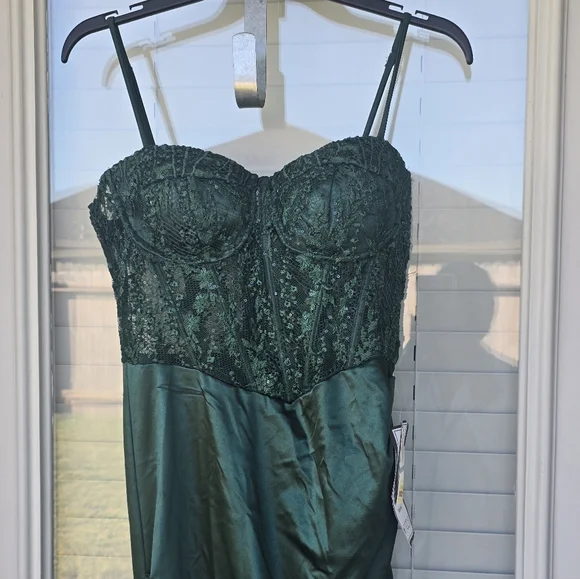 B Darlin Juniors' Corset Formal Lace Satin Gown Sz 13/14 (Women Sz 10) Green - Picture 5 of 15